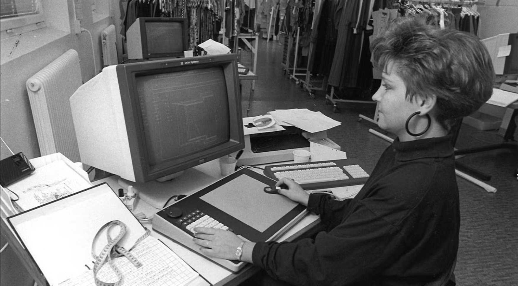 Annette Pollei vid den nyinköpta dataanläggningen